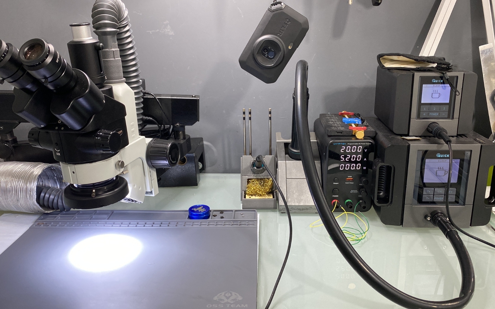 Bancada técnica da iSpecialist para reparos Apple